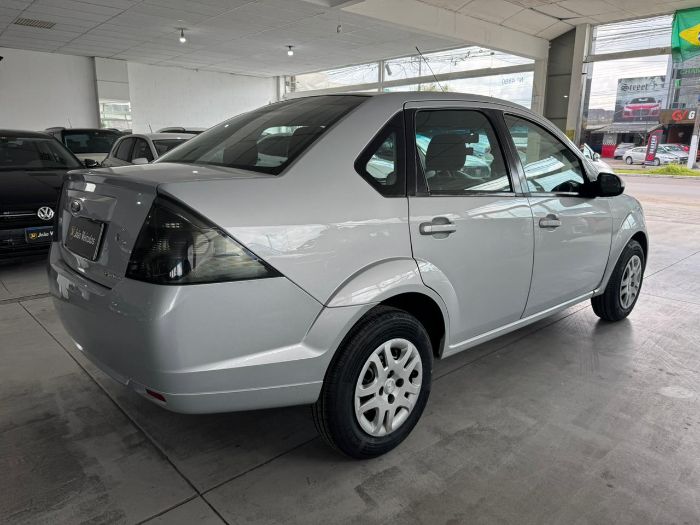 FORD FIESTA SEDAN 1.6