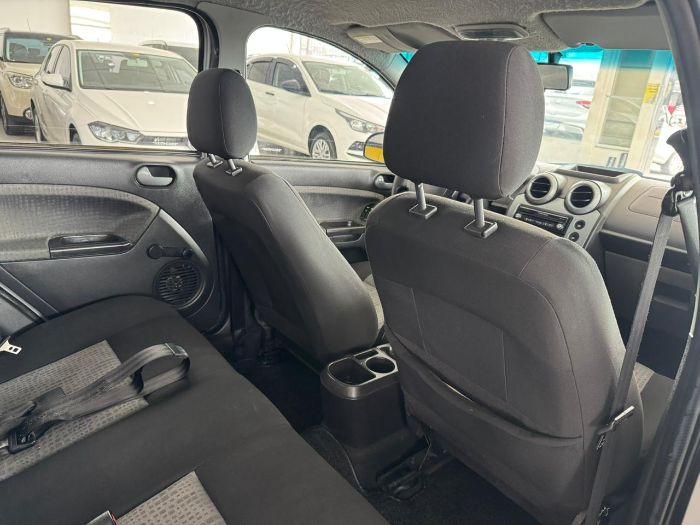 FORD FIESTA SEDAN 1.6
