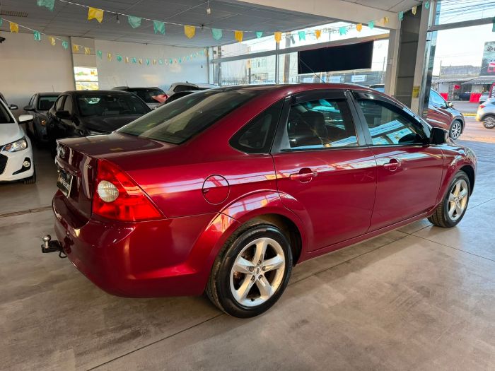 FORD FOCUS SEDAN 2.0 16V