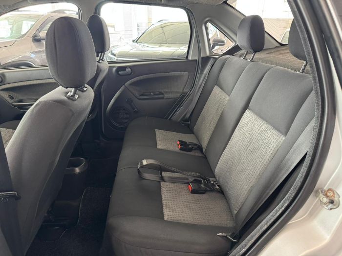 FORD FIESTA SEDAN 1.6