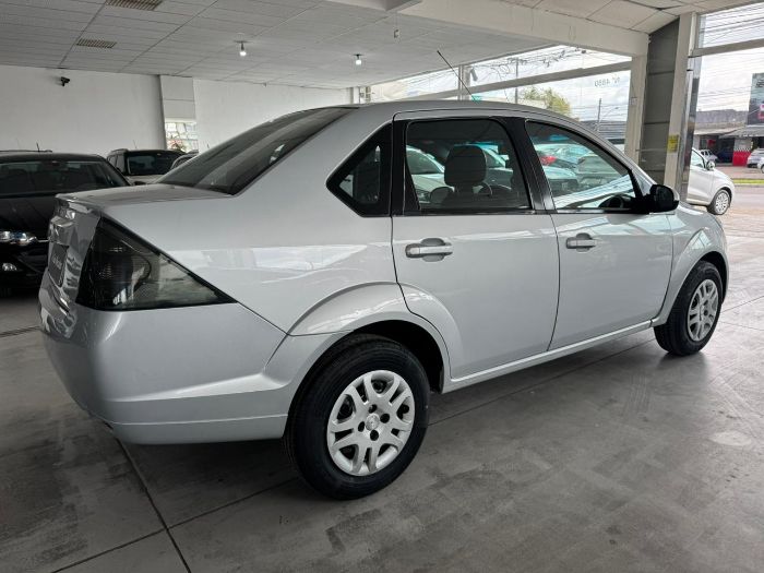 FORD FIESTA SEDAN 1.6