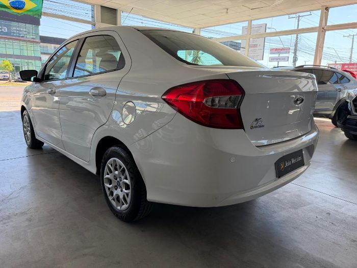 FORD KA SE SEDAN PLUS 1.5