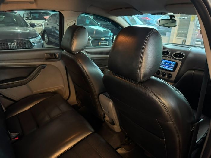 FORD FOCUS SEDAN 2.0 16V