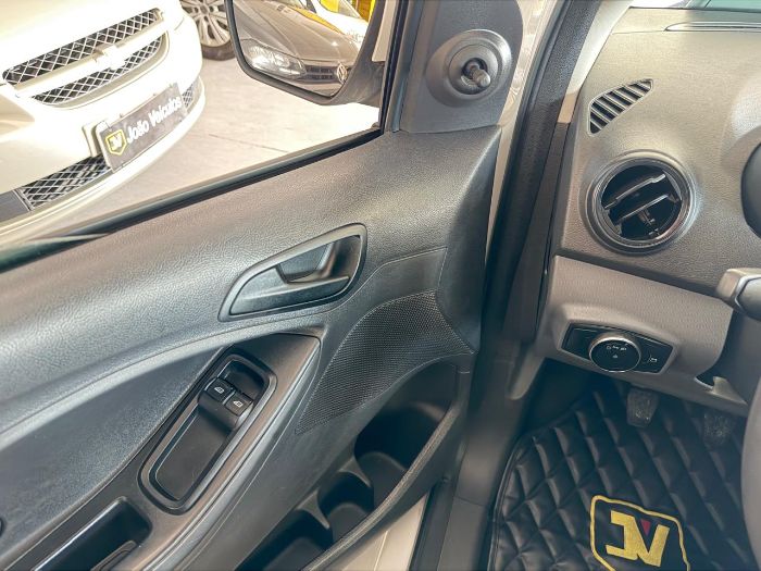 FORD KA SE SEDAN PLUS 1.5