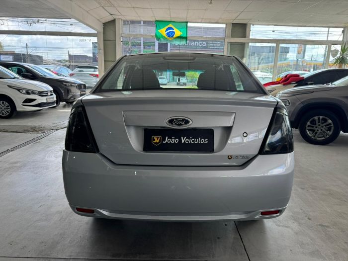 FORD FIESTA SEDAN 1.6