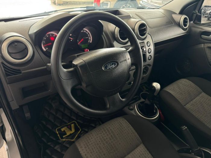 FORD FIESTA SEDAN 1.6