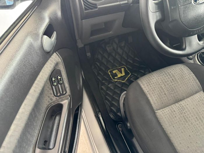 FORD FIESTA SEDAN 1.6