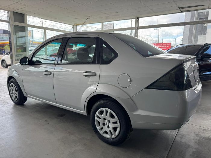 FORD FIESTA SEDAN 1.6