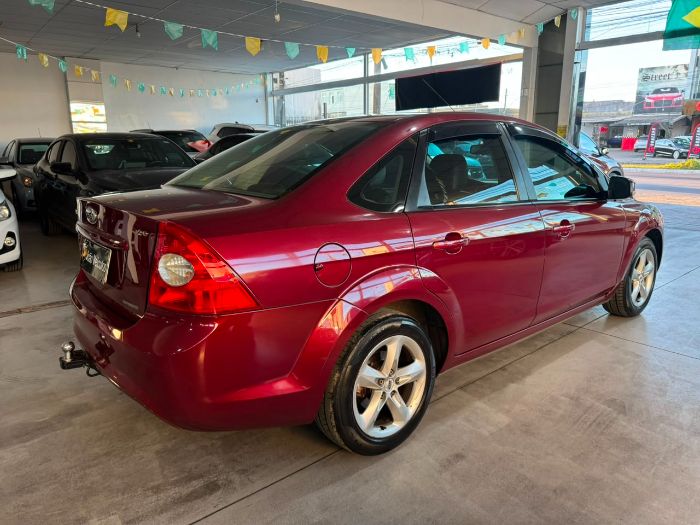 FORD FOCUS SEDAN 2.0 16V
