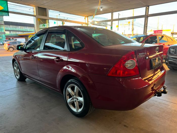 FORD FOCUS SEDAN 2.0 16V