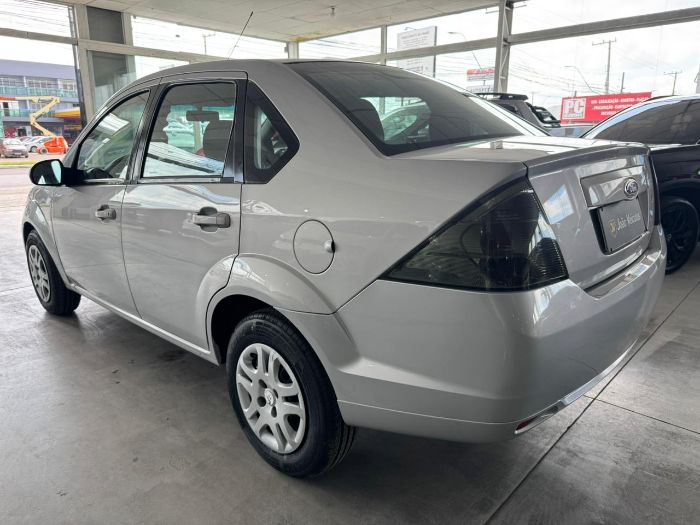 FORD FIESTA SEDAN 1.6