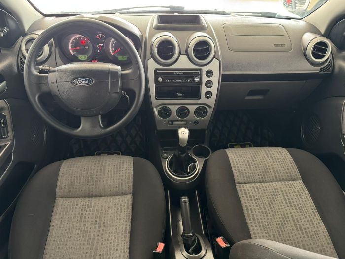 FORD FIESTA SEDAN 1.6
